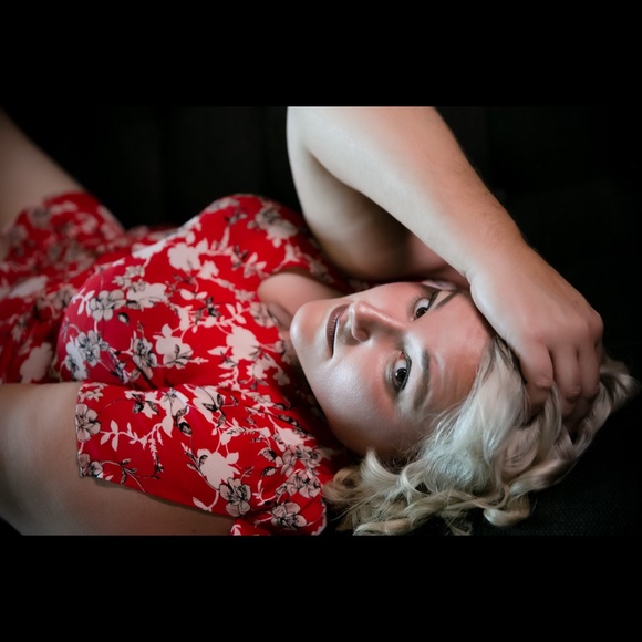 Meet your Posher, Lacey - Picture 2 of 2